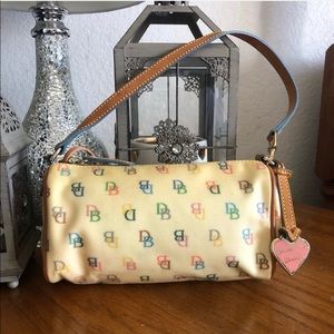 Dooney & Bourke pouchette